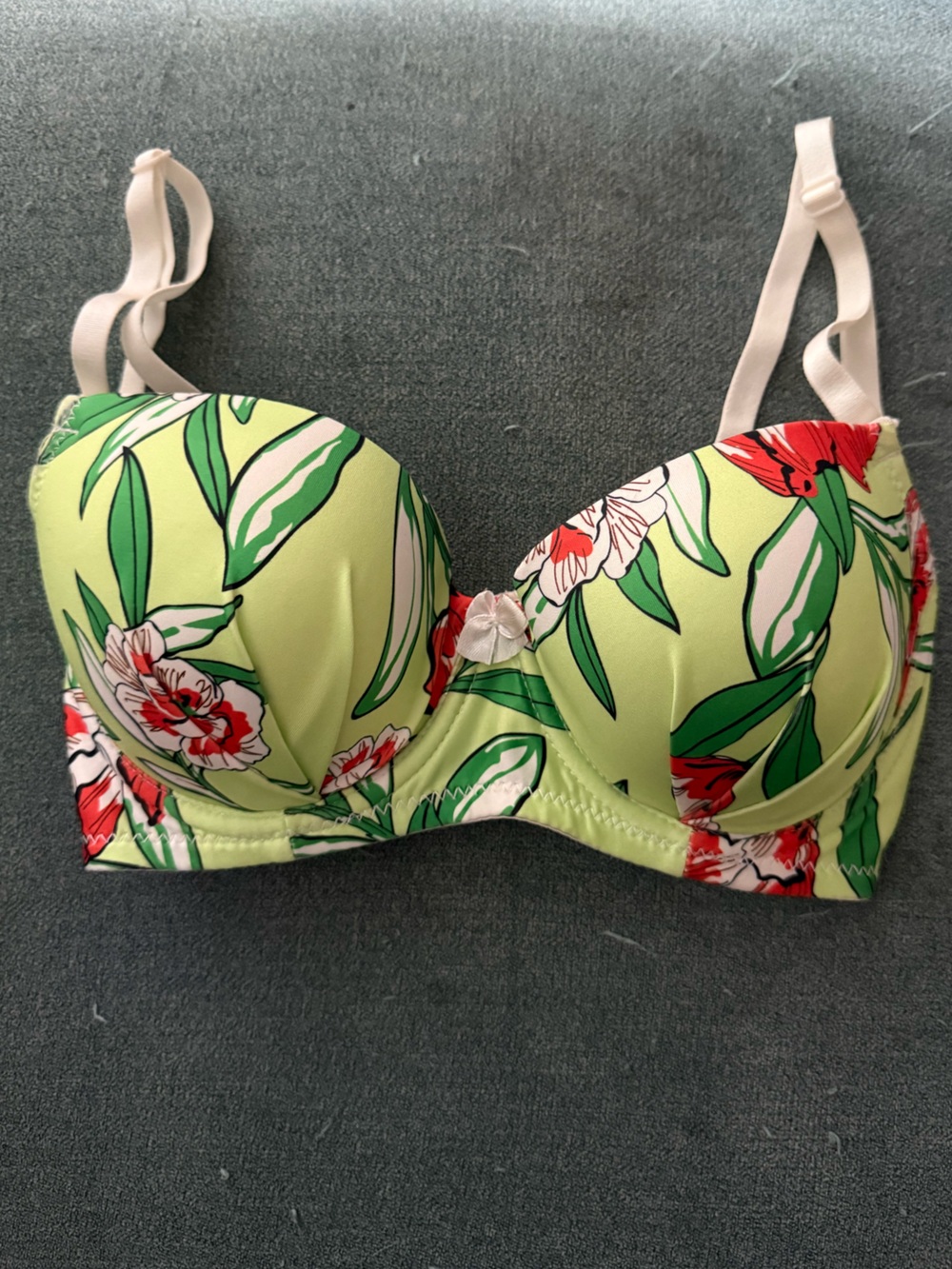 Floral Light green bra small like new